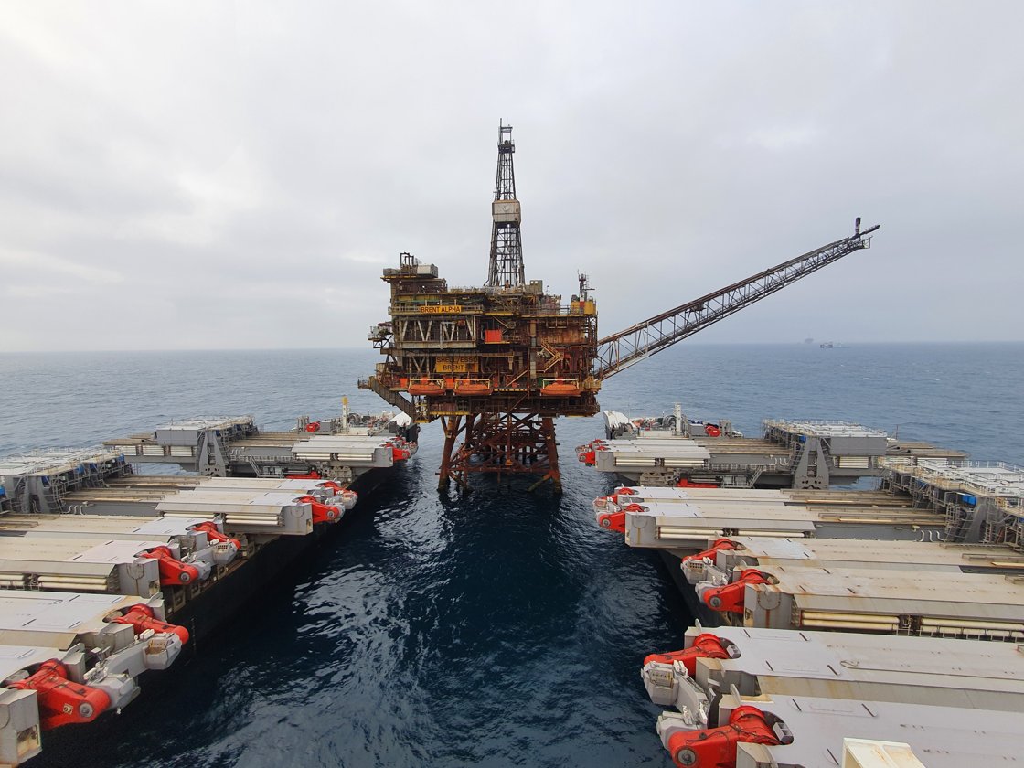 GALLERY: Giant Pioneering Spirit vessel removes another Brent platform ...