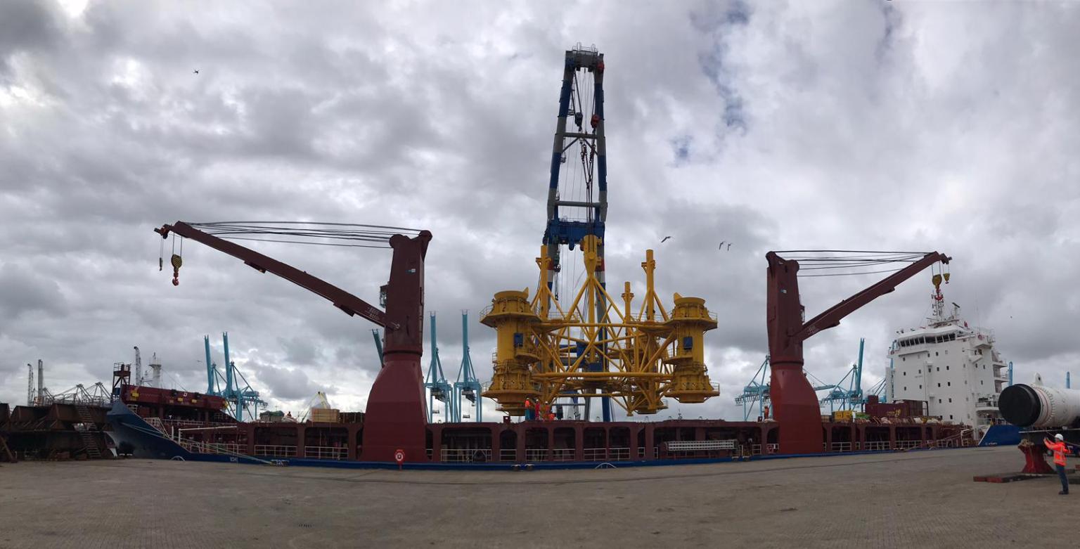 Load-out of the Pile Installation Frame onto a heavy load barge