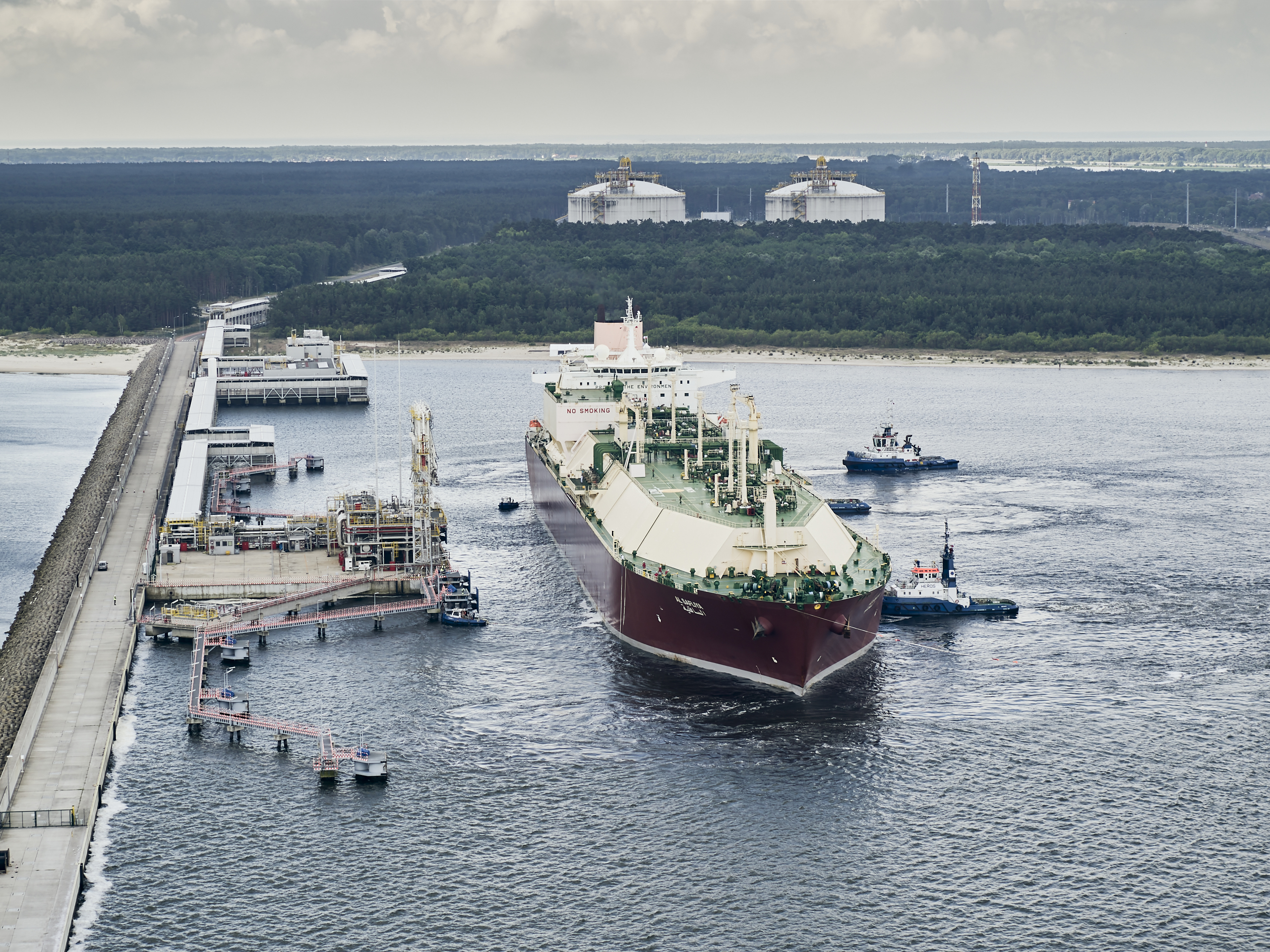 Polish LNG terminal receives milestone 100th cargo