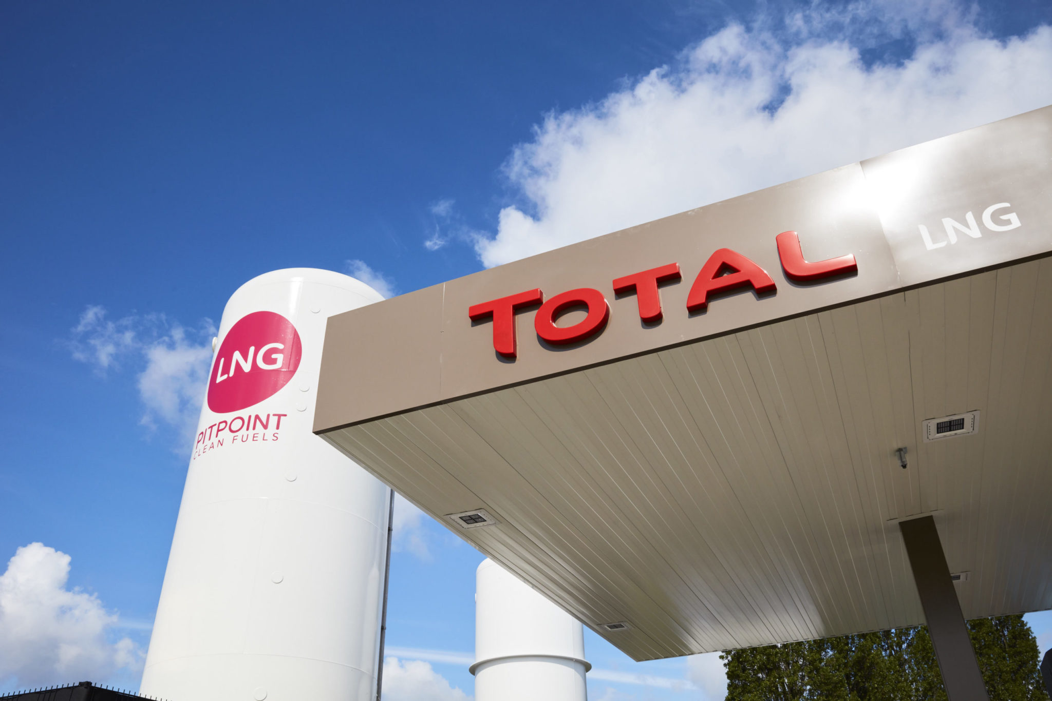 Total starts LNG-fueling station construction in the Netherlands