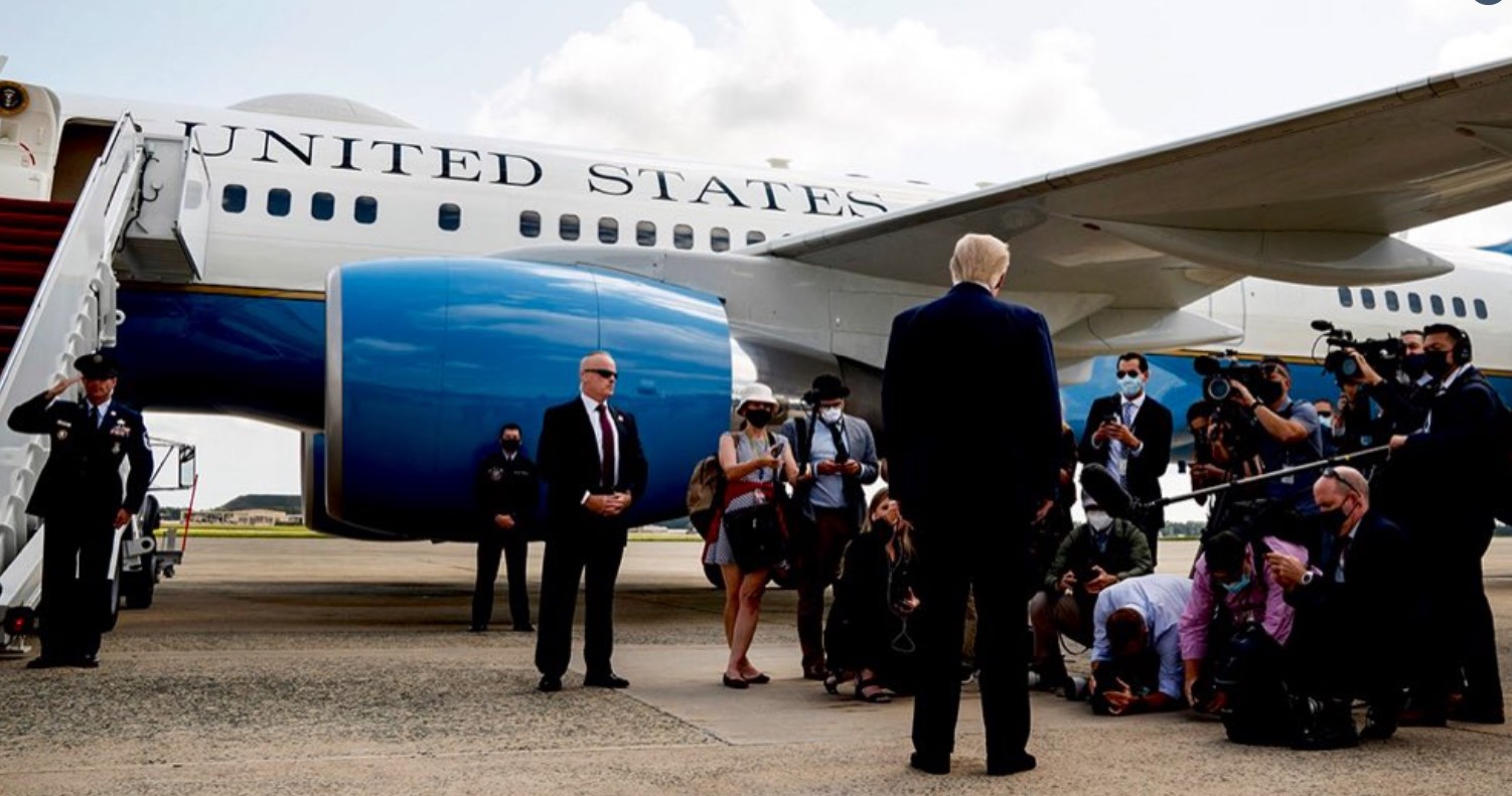 Donald Trump boarding flight to Florida; Source: White House