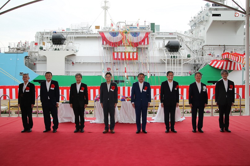 Japans 1st LNG-bunkering vessel ready to start ops