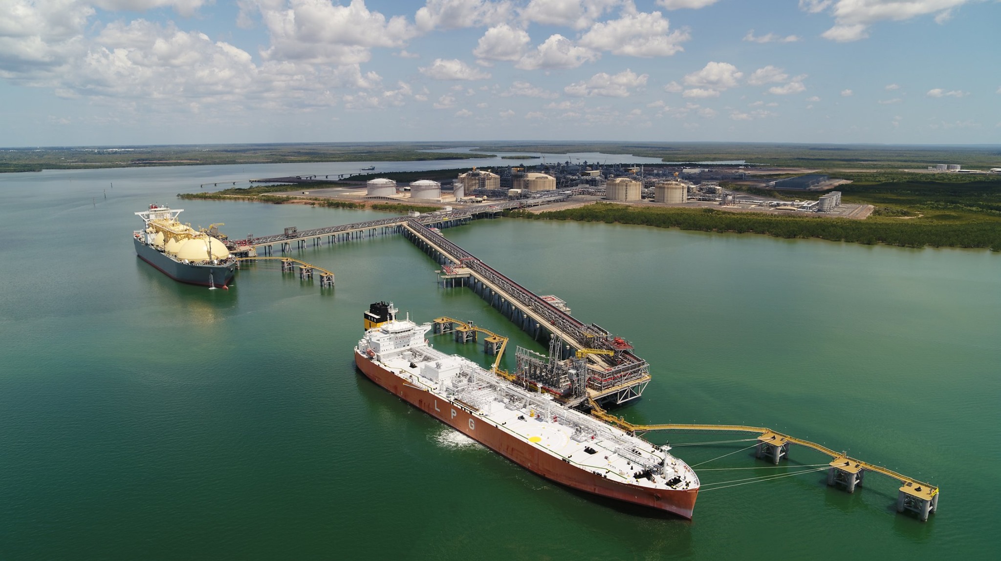 Inpex, Chevron to cut Australian LNG jobs