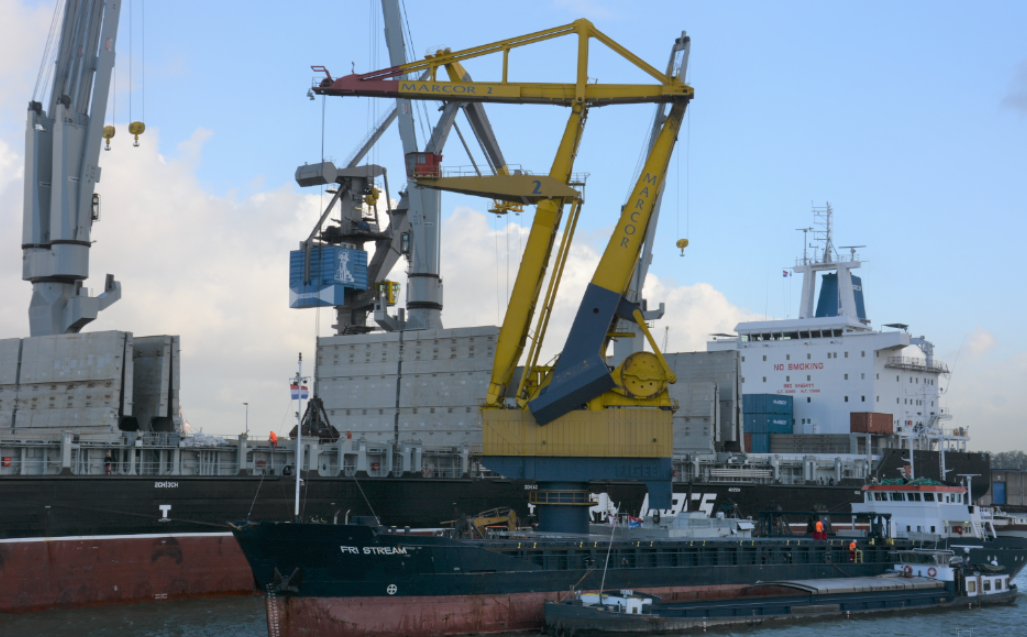 Port of rotterdam vessels in operation