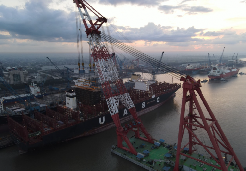  LNG bunker tank being into Hapag-Lloyd's Sajir 