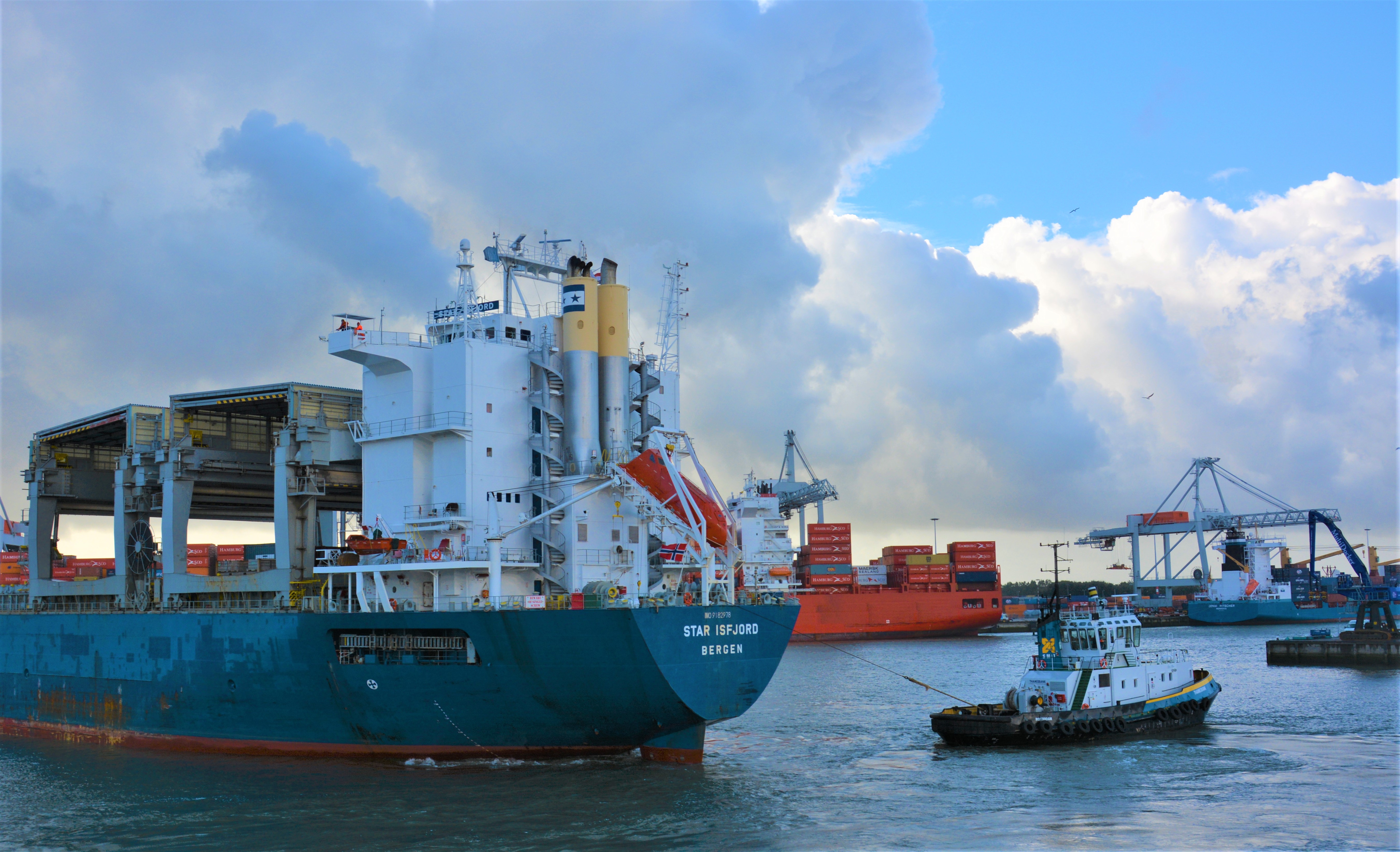 Vessels in operation in the Port of Rotterdam