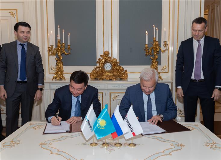 Signing ceremony; Source: Lukoil KazMunayGas