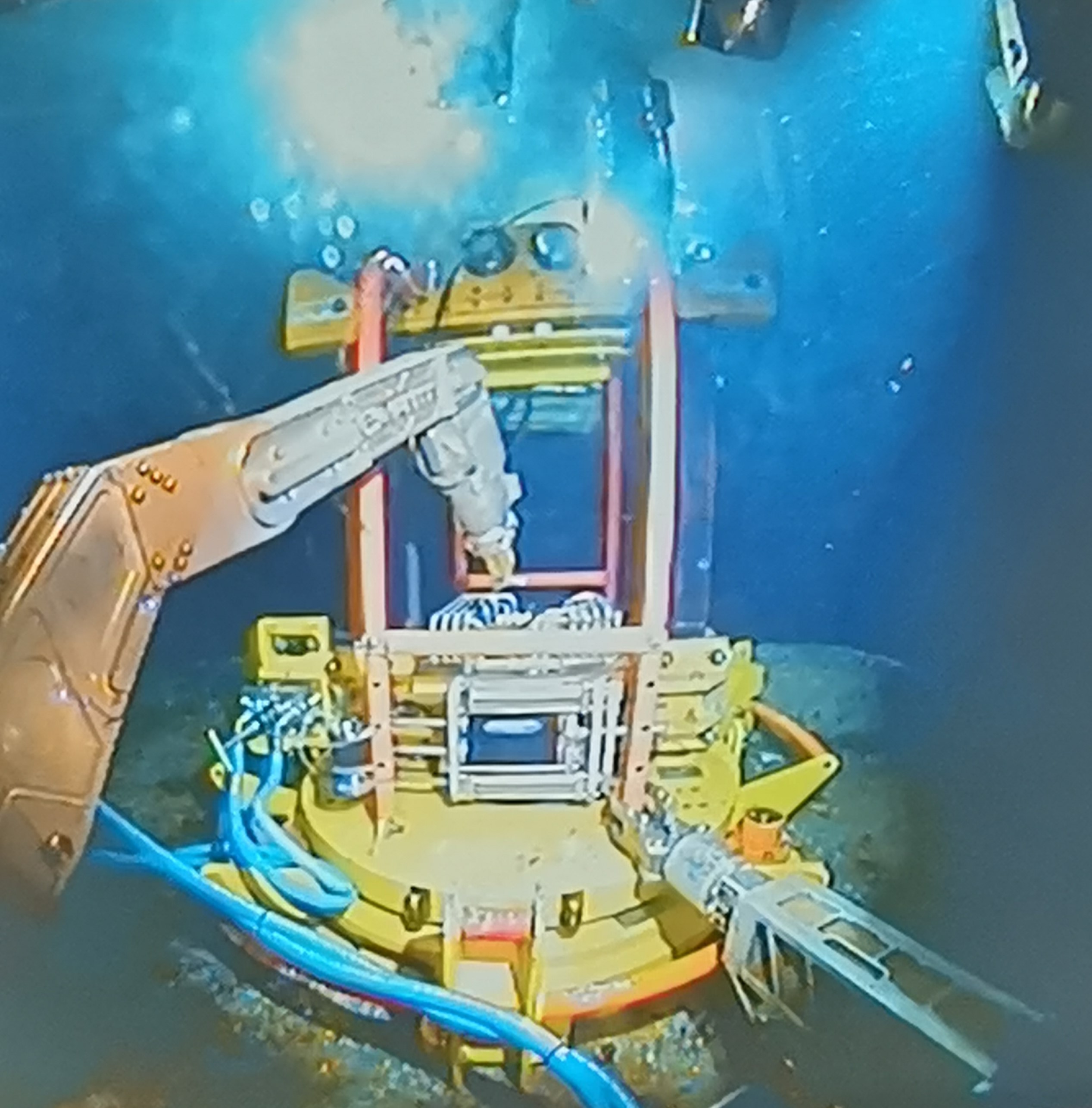 Enpro’s F-Decom tooling system deploying their ‘anchor hub’ onto a subsea cell top