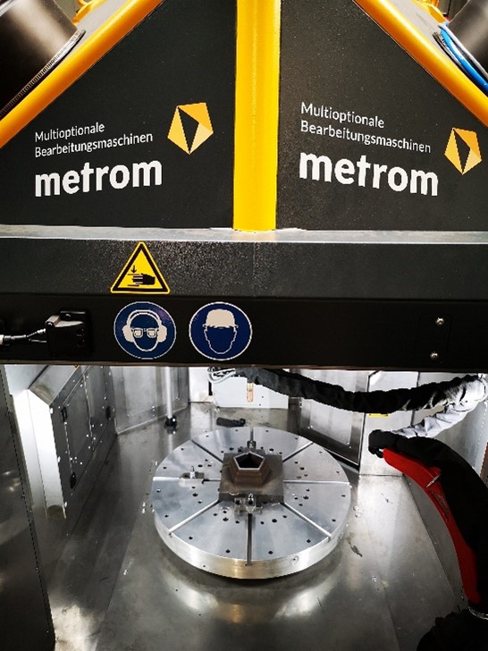 Combining Wire Arc Additive Manufacturing with milling and drilling in one clamping position