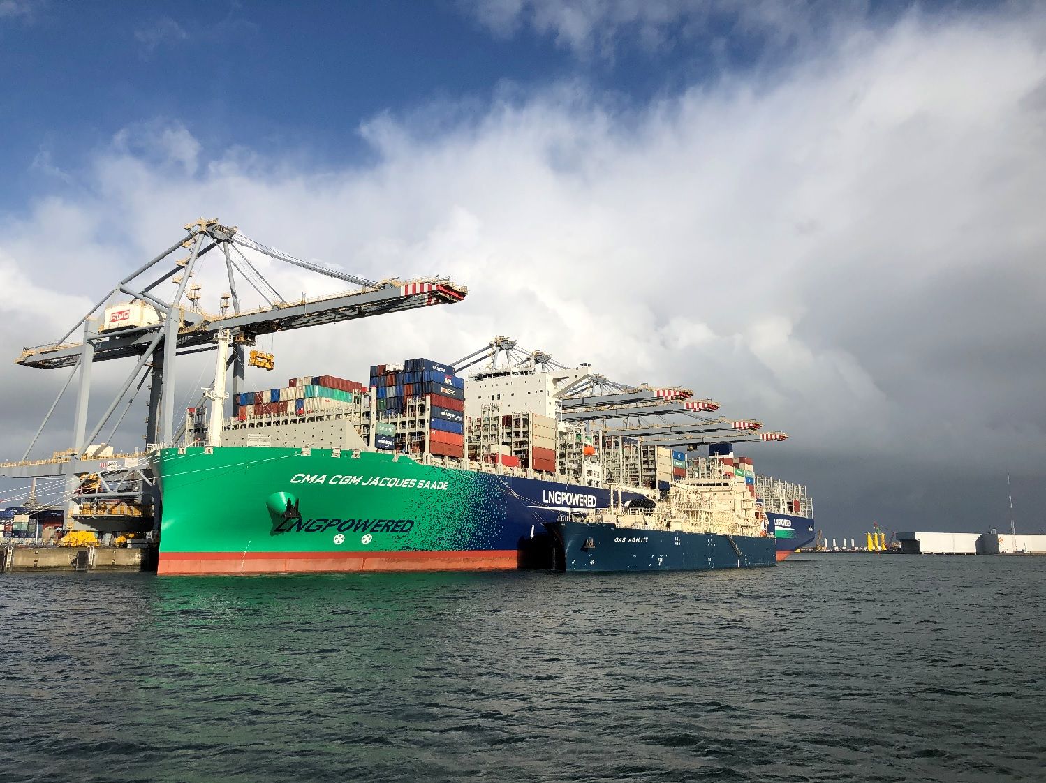 Port of Rotterdam: shipping sector embracing LNG as fuel