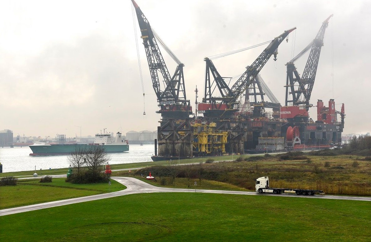 Thialf and Sleipnir; Source: Port of Rotterdam
