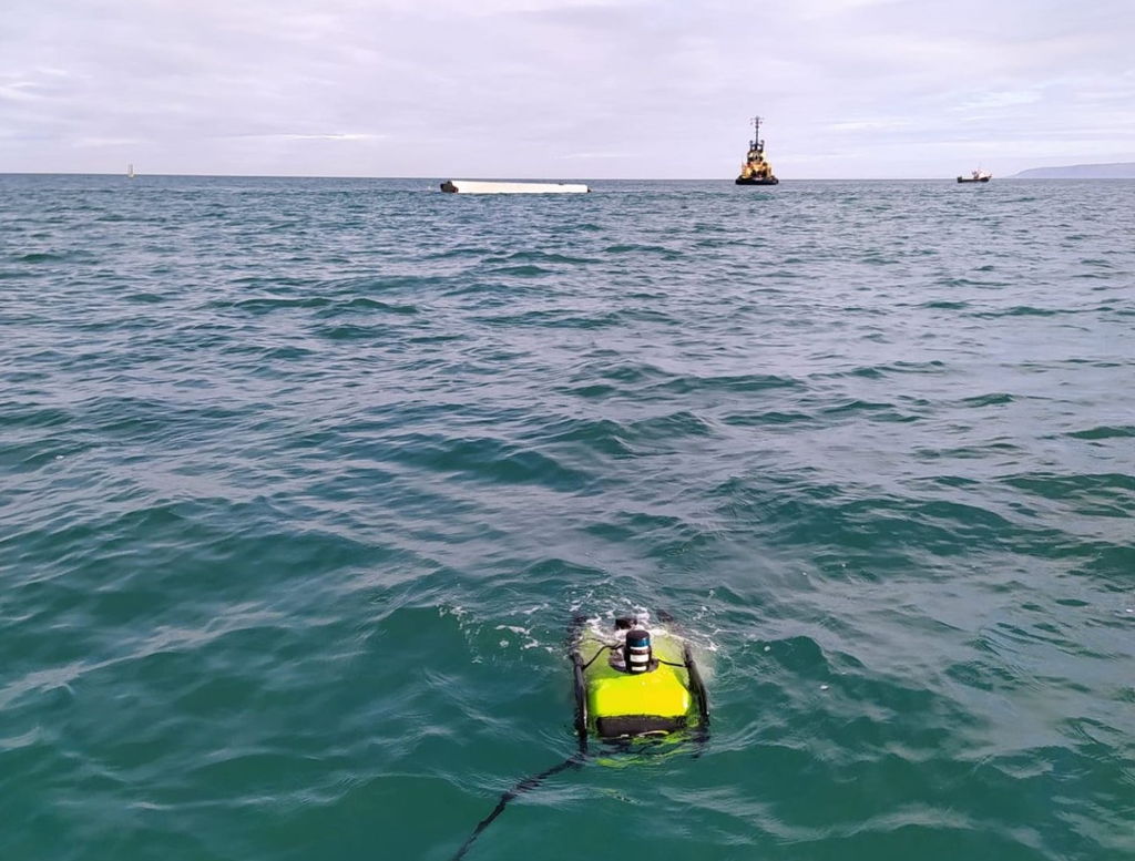 Photo of WavEC’s ROV moving towards the WaveRoller device (Courtesy of WESE Project)