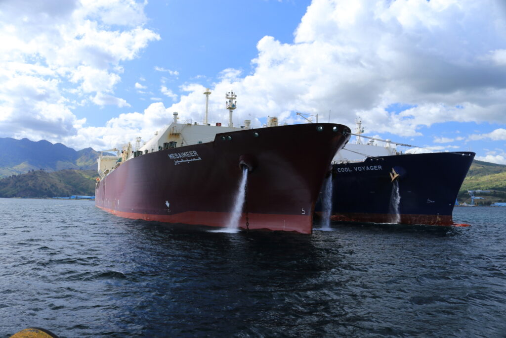 Qatargas completes first LNG STS with Q-Flex tanker