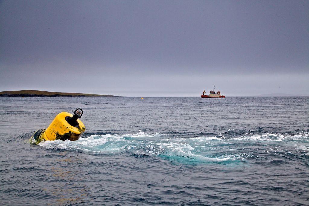 Photo of a mooring in tidal flow at EMEC Fall of Warness tidal test site (Courtesy of EMEC/Colin Keldie)