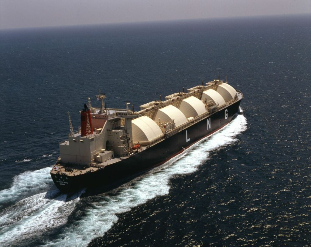 MOL recycles its oldest LNG carrier