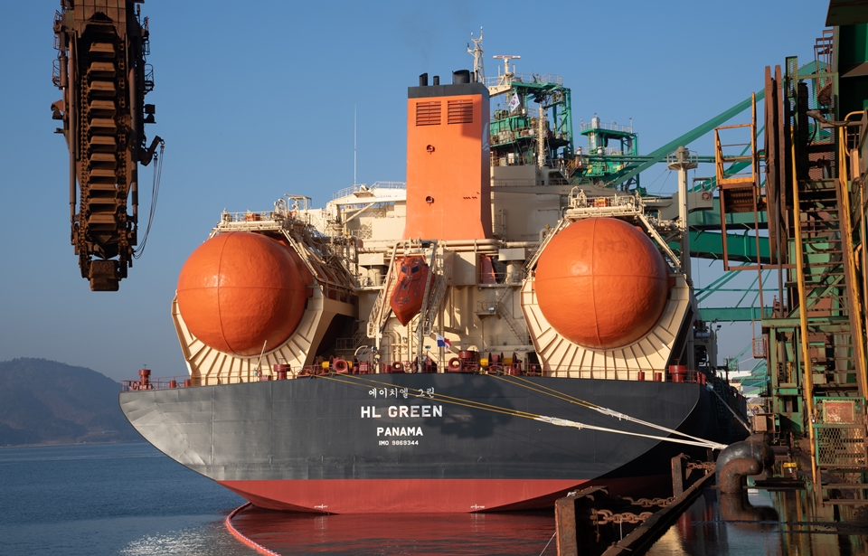 LNG-powered HL Green completes first delivery