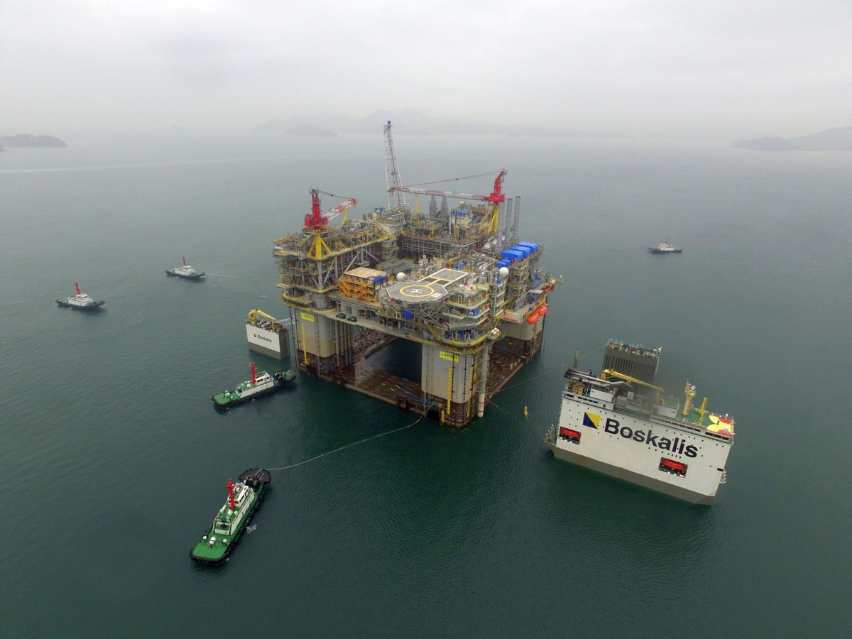 BP's Argos platform and Boskalis' BOKA Vanguard vessel