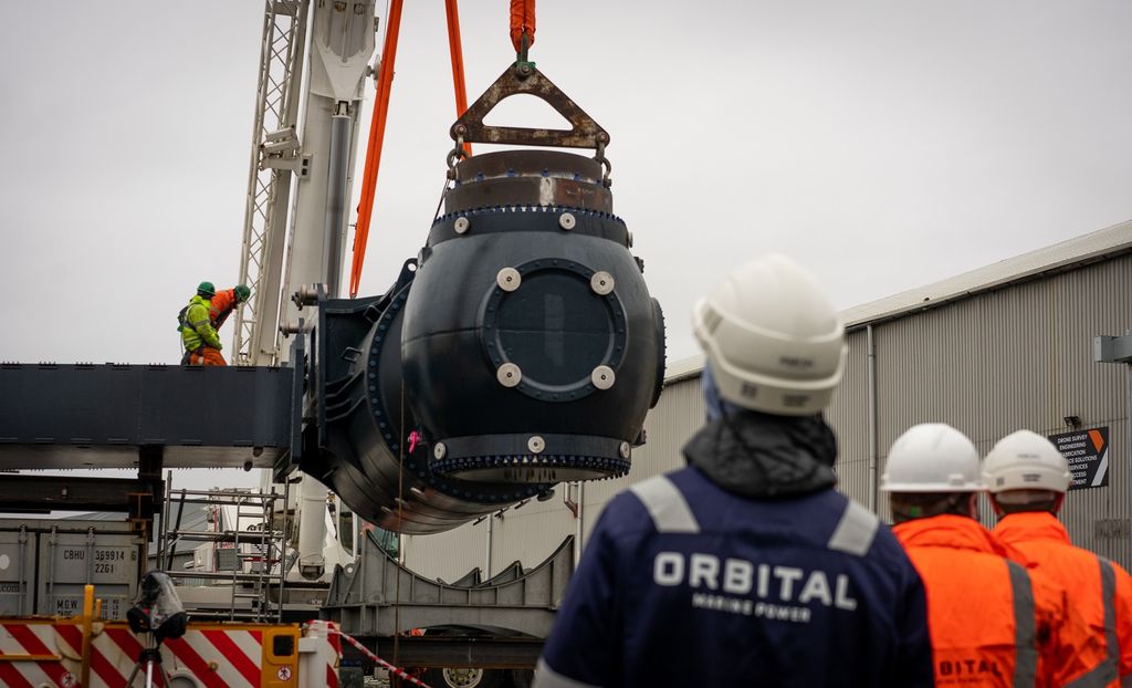 Photo of the installation of the nacelle on O2 turbine (Courtesy of Orbital Marine Power)