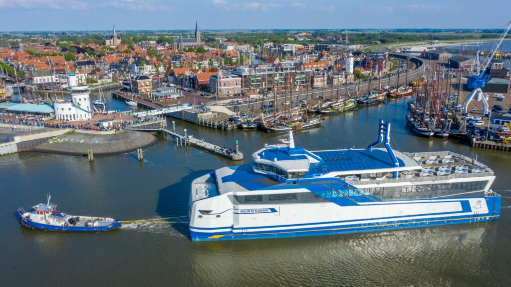 Doeksen’s Willem de Vlamingh LNG makes first passenger trip