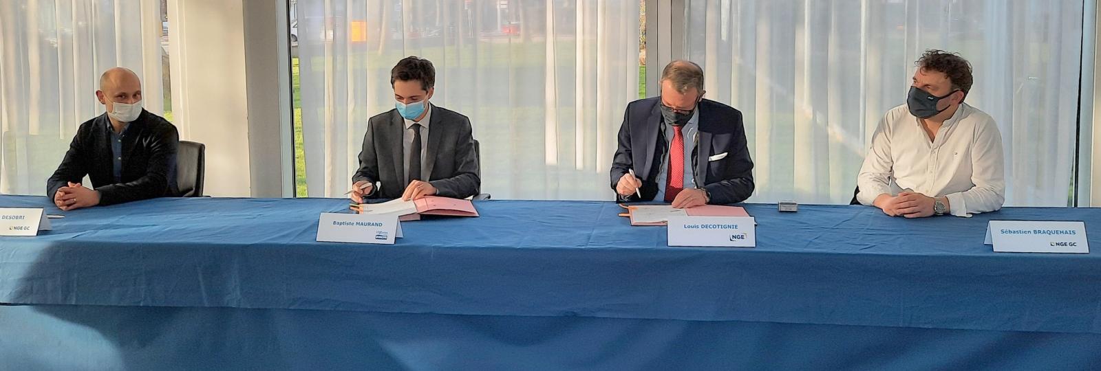 Contract signing between HAROPA - Port of Le Havre and NGE