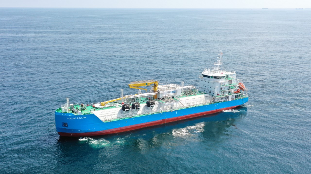 Singapore's 1st LNG bunkering vessel starts commercial ops