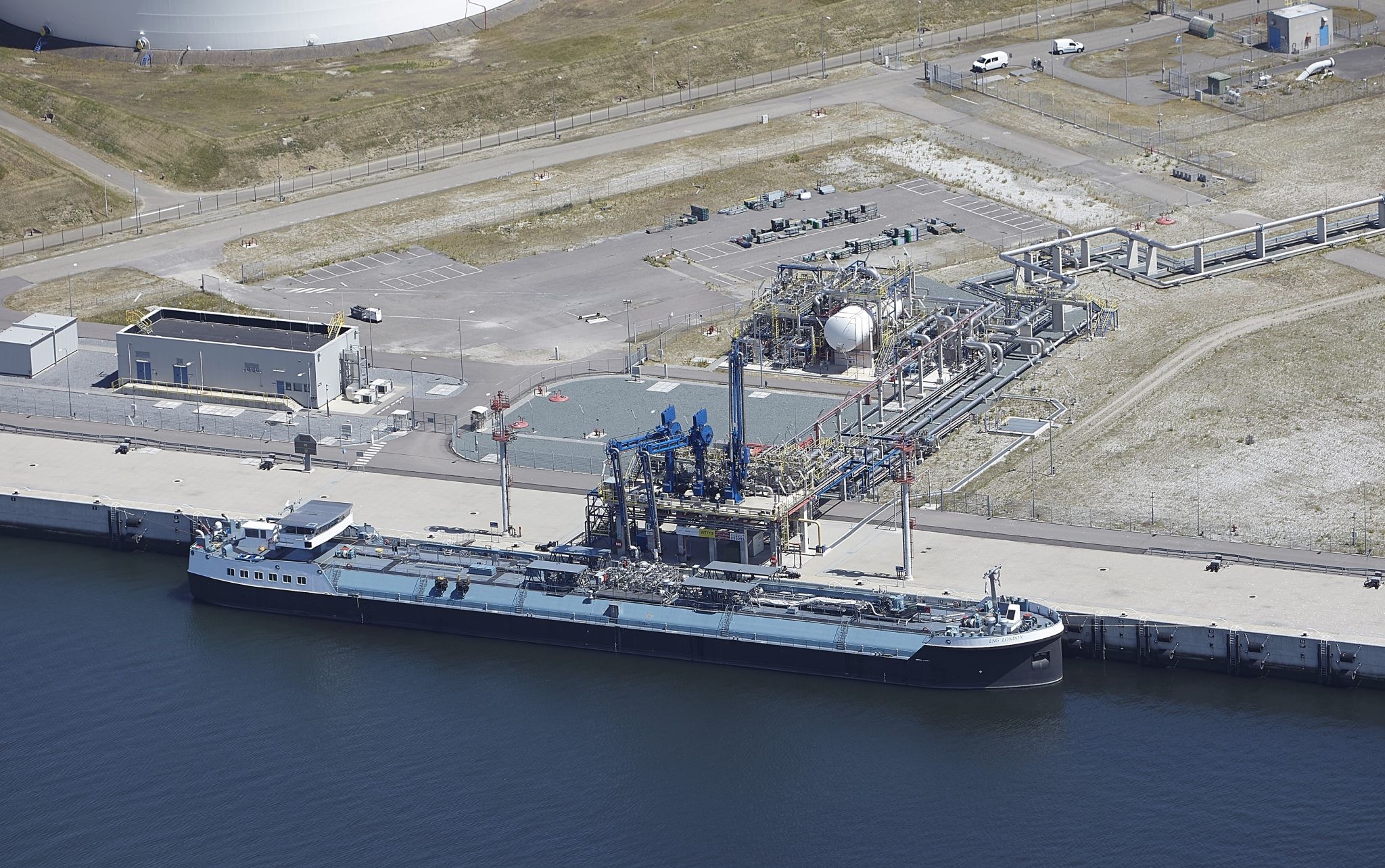 Shell-chartered LNG London completes milestone loading
