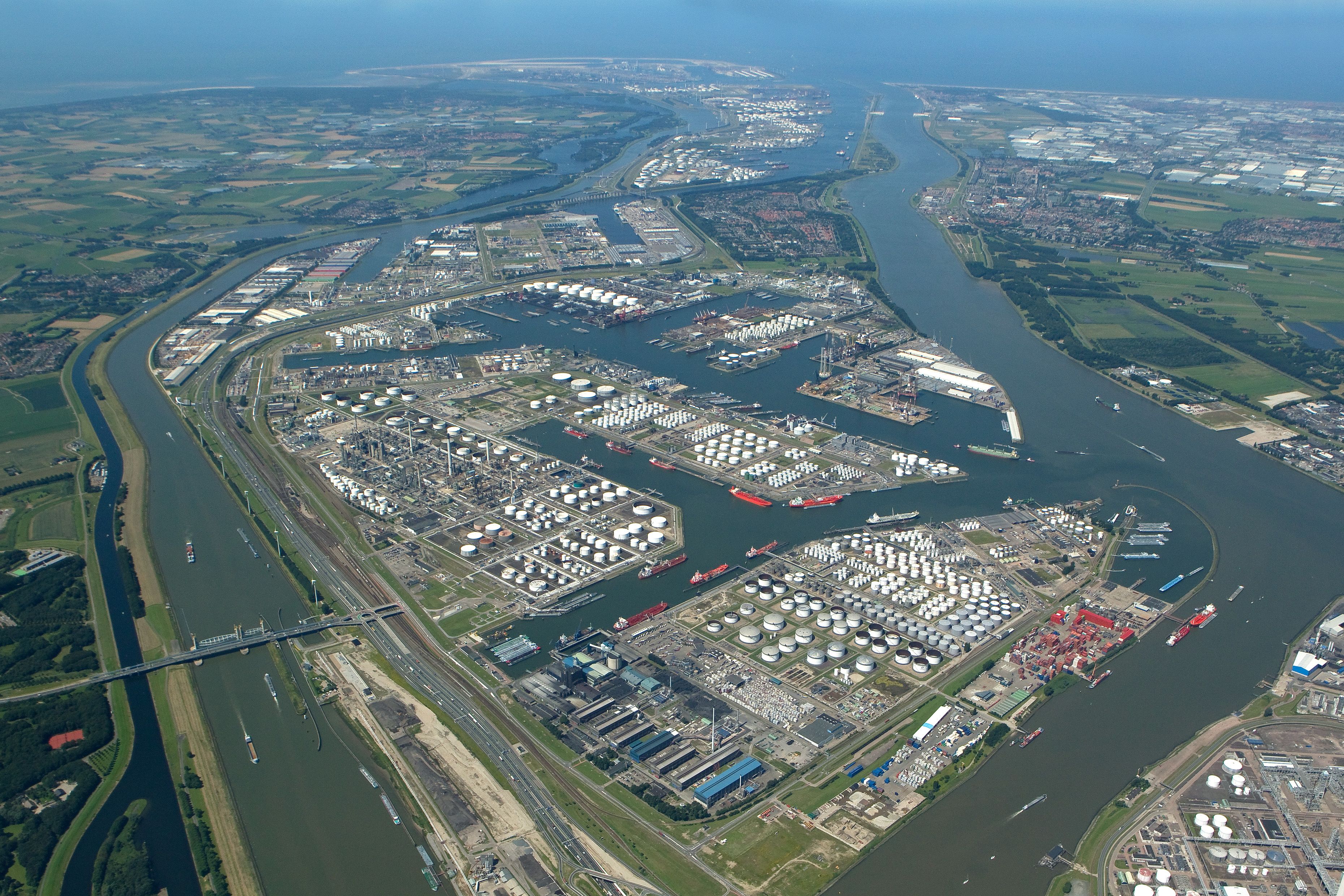 Port of Rotterdam step closer to becoming hydrogen hub