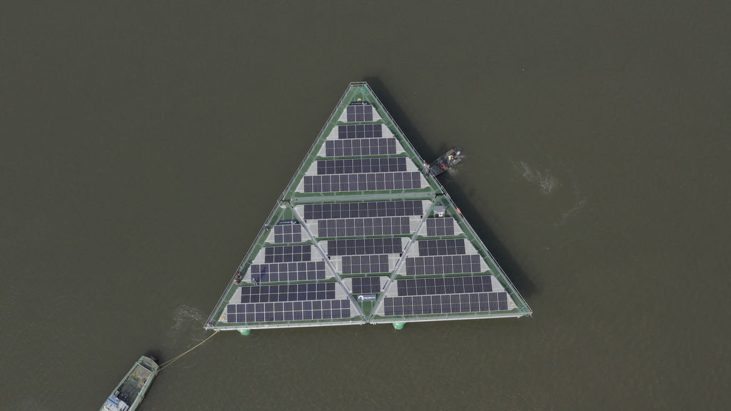 Photo showing SolarDuck's floating solar demonstrator installed in IJzendoorn (Courtesy of SolarDuck)