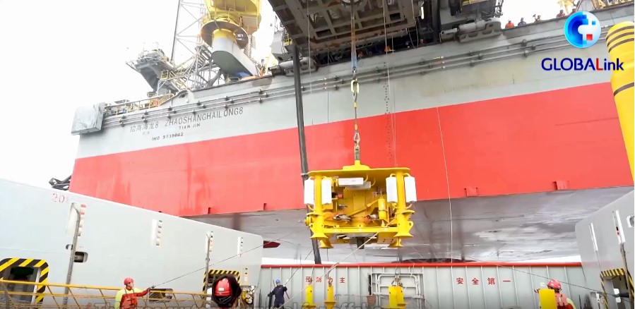 China's first subsea Xmas tree completes trials (Video)