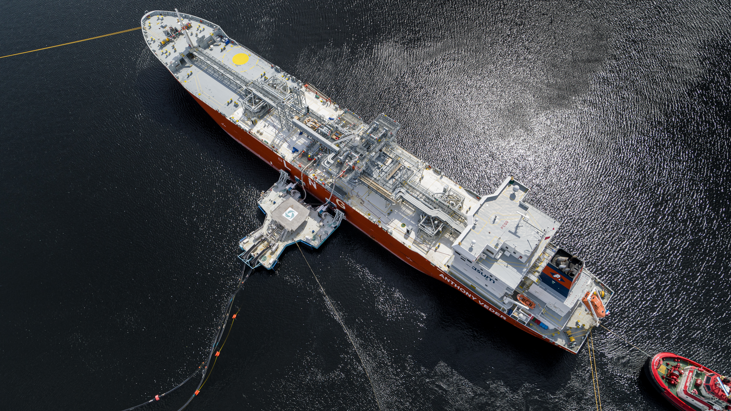 Trio completes LNG delivery using jetyless solution