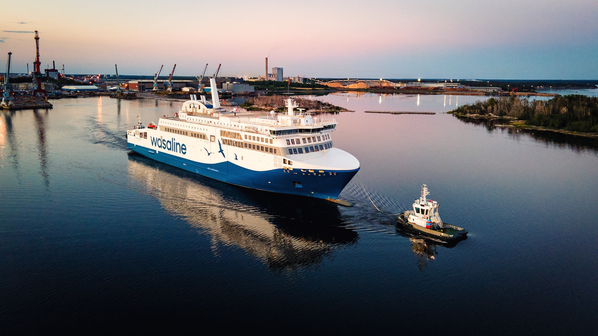 LNG-powered ferry Aurora Botnia sets off on sea trials