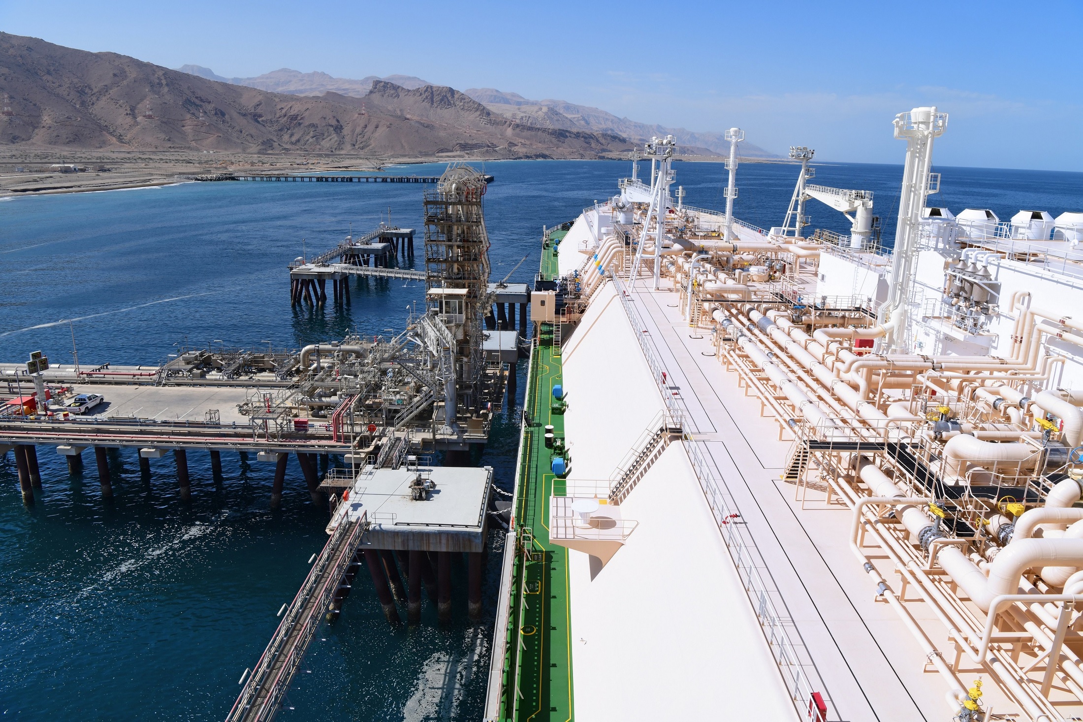 Oman LNG and Shell join in on carbon-neutral LNG