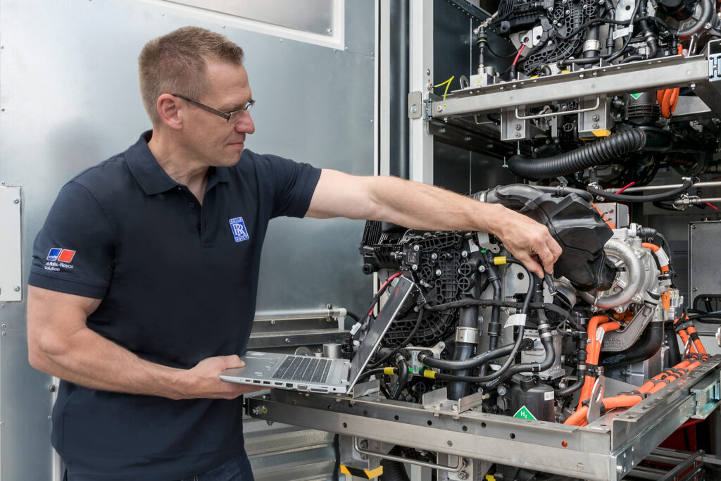 Rolls-Royce: hydrogen fuel cells for zero-carbon future