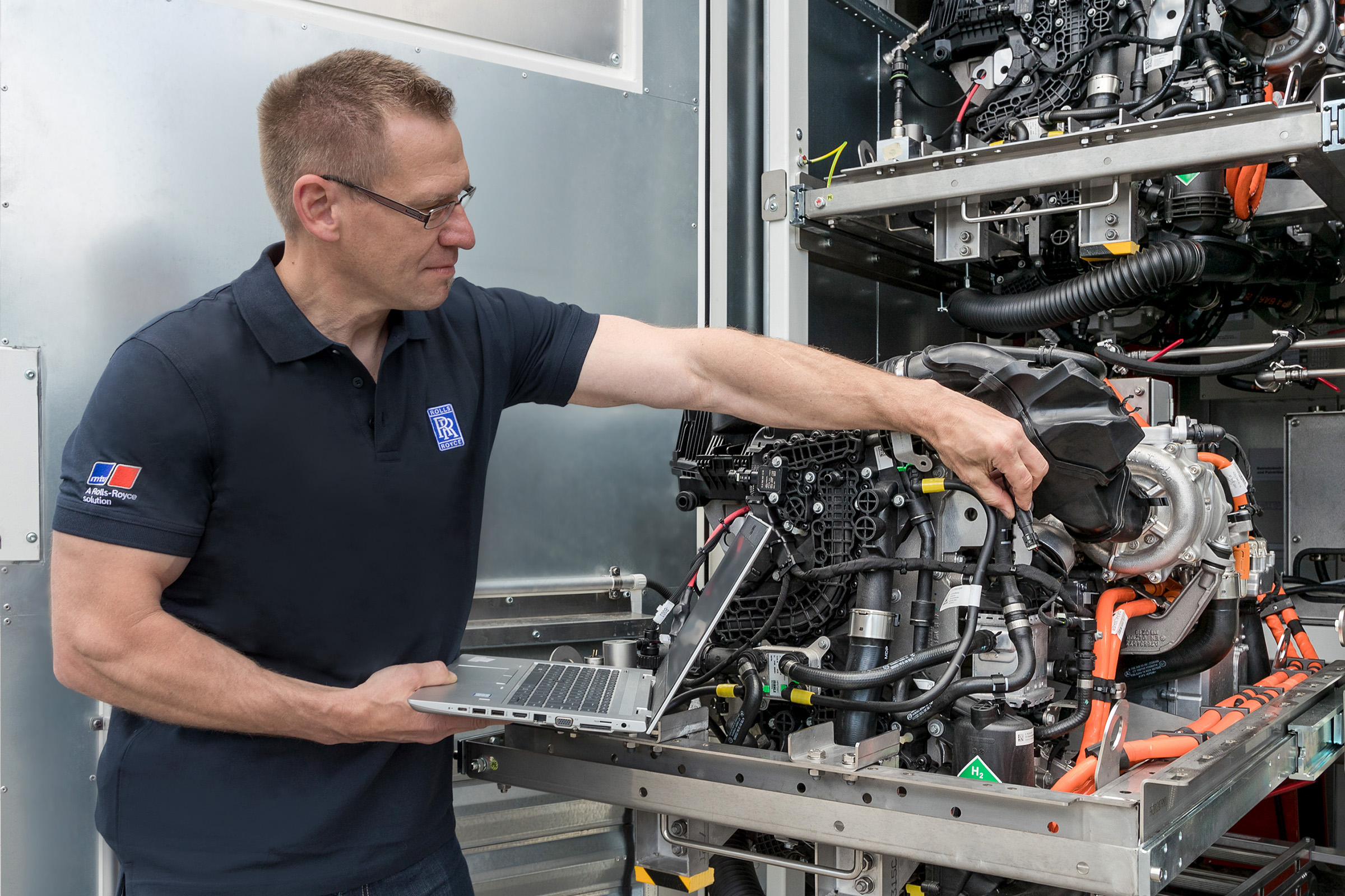 Rolls-Royce tests hydrogen fuel cells for zero-carbon future