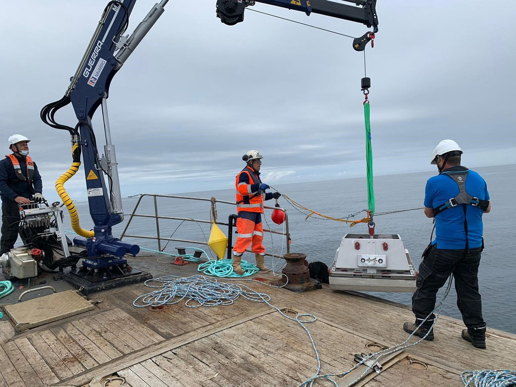 Photo showing the deployment of test samples at Paimpol-Bréhat site (Courtesy of TIGER)