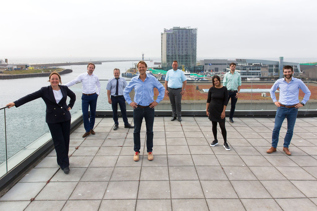 Photo showing project partners from The project partners from Oceans of Energy and Dutch government (Courtesy of Oceans of Energy)