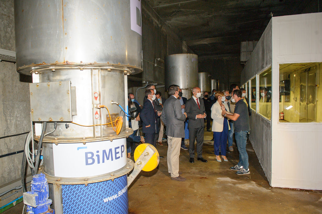 Photo showing Spanish officials touring Mutriku wave power plant (Courtesy of EVE)