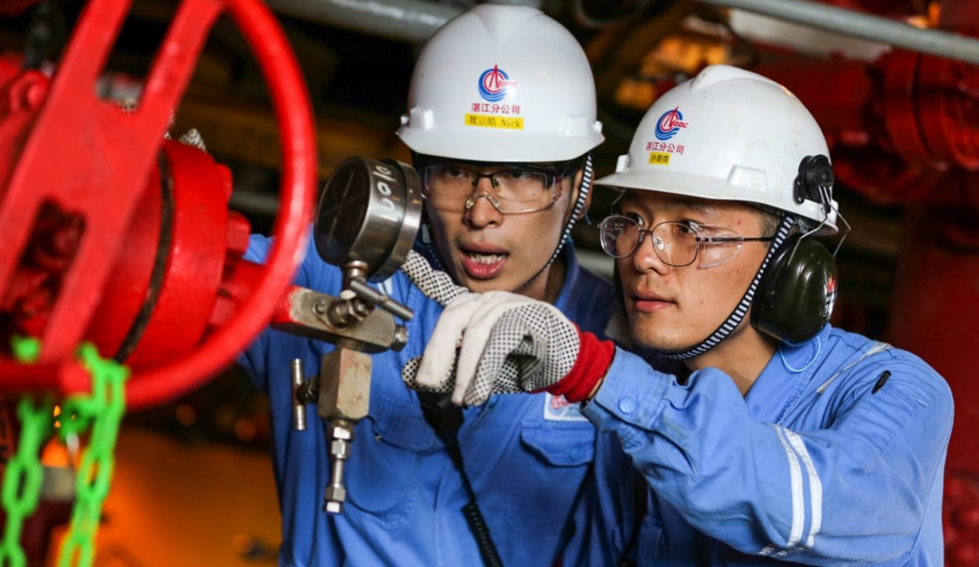 Petronas secures 10-year LNG supply deal with CNOOC