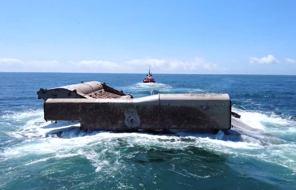 Image showing WaveRoller retrieved and in tow to Port of Peniche (Screenshot/Video by AW-Energy)