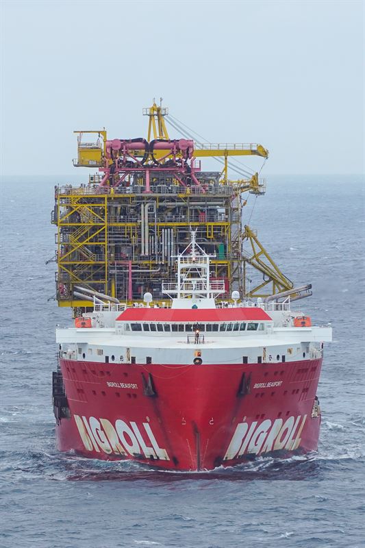 Arrival of Tyra topsides