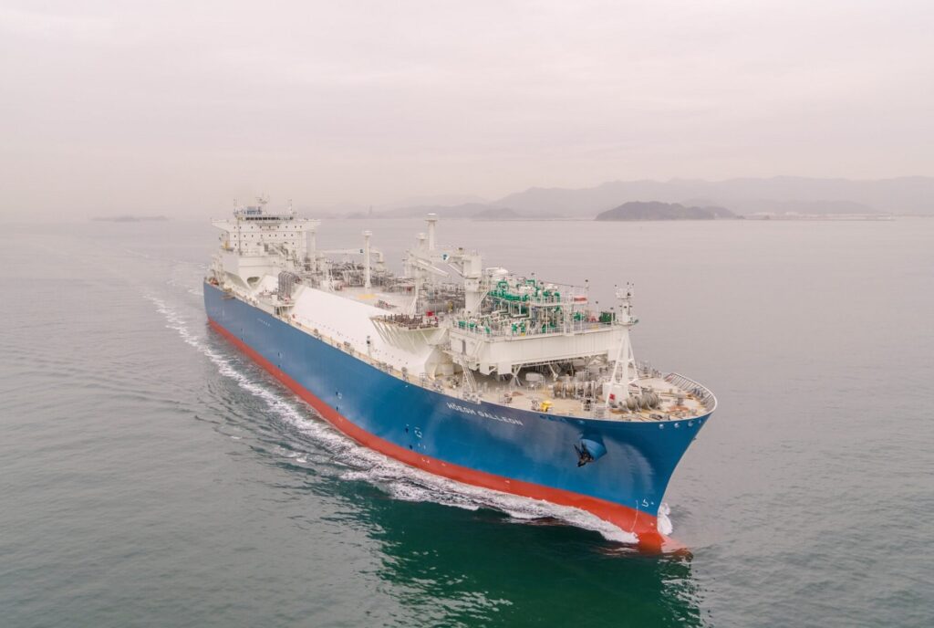 AIE and Höegh LNG sign charter deal for Port Kembla FSRU