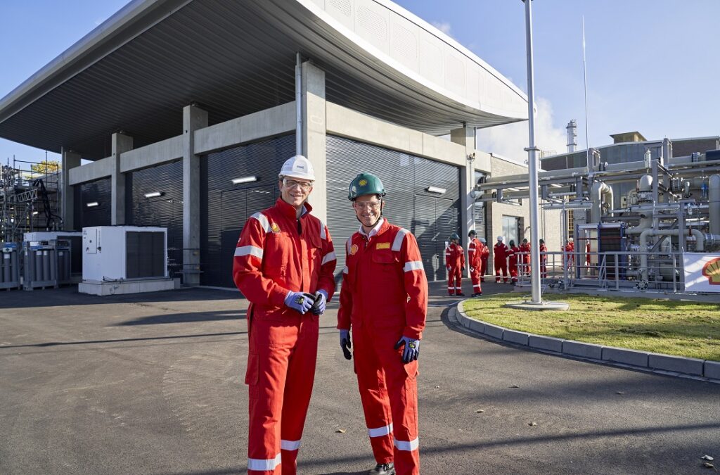 Shell and RWE team up on H2 production, use and distribution
