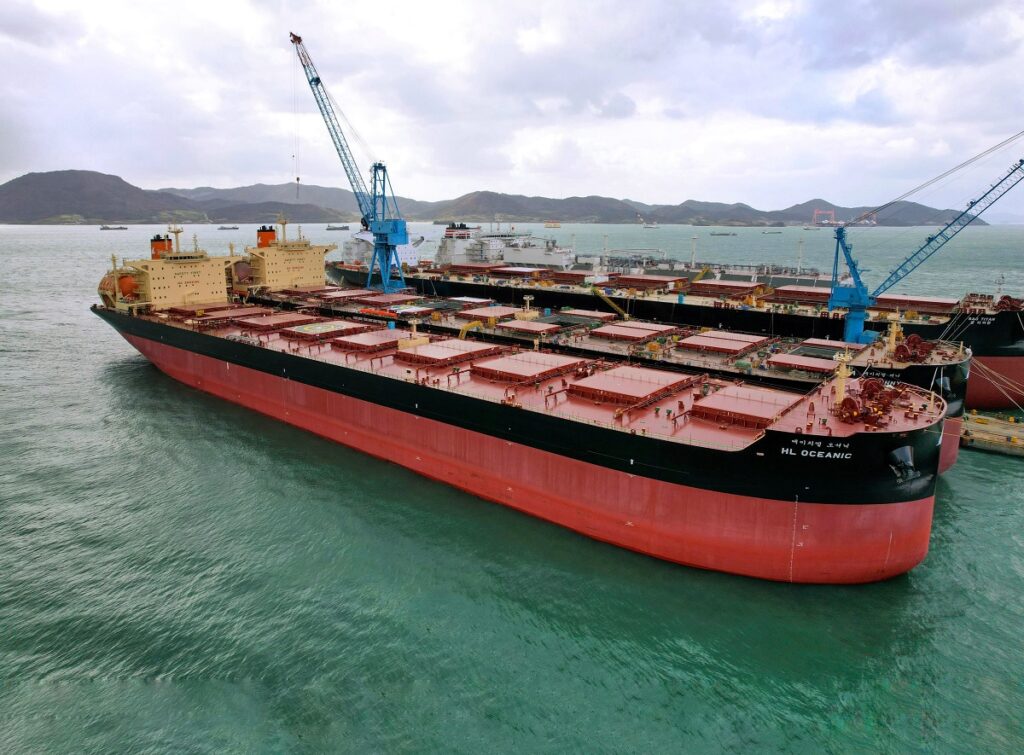 LNG-fueled bulk carrier; Hyundai Steel's 1st LNG-fueled carrier starts mayden trip