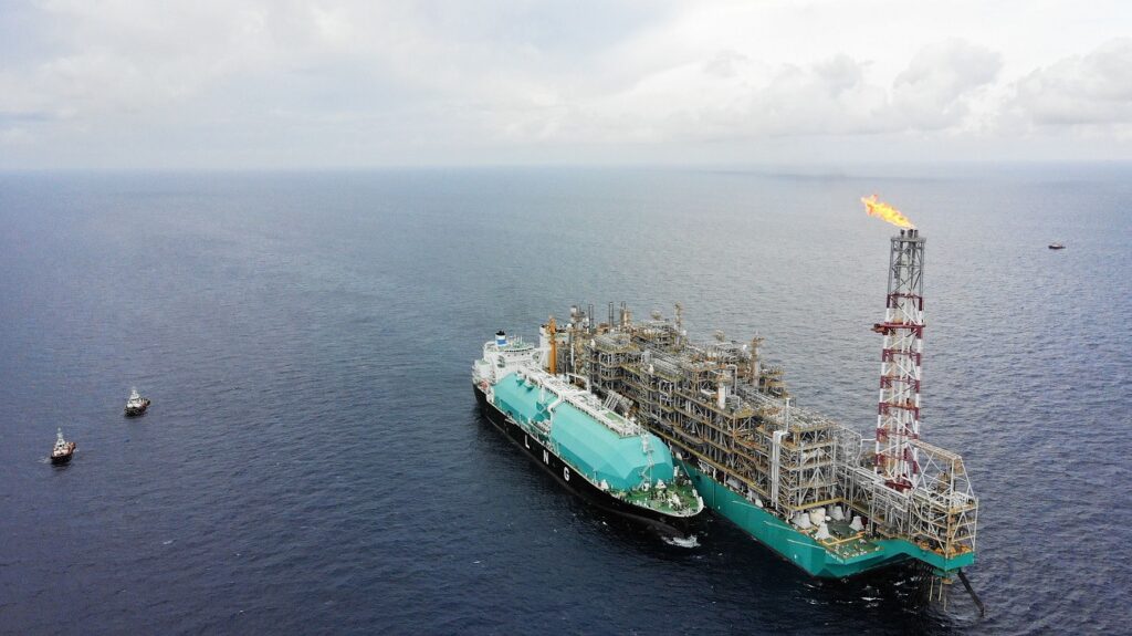 Petronas inks FEED contracts for LNG project in Sabah