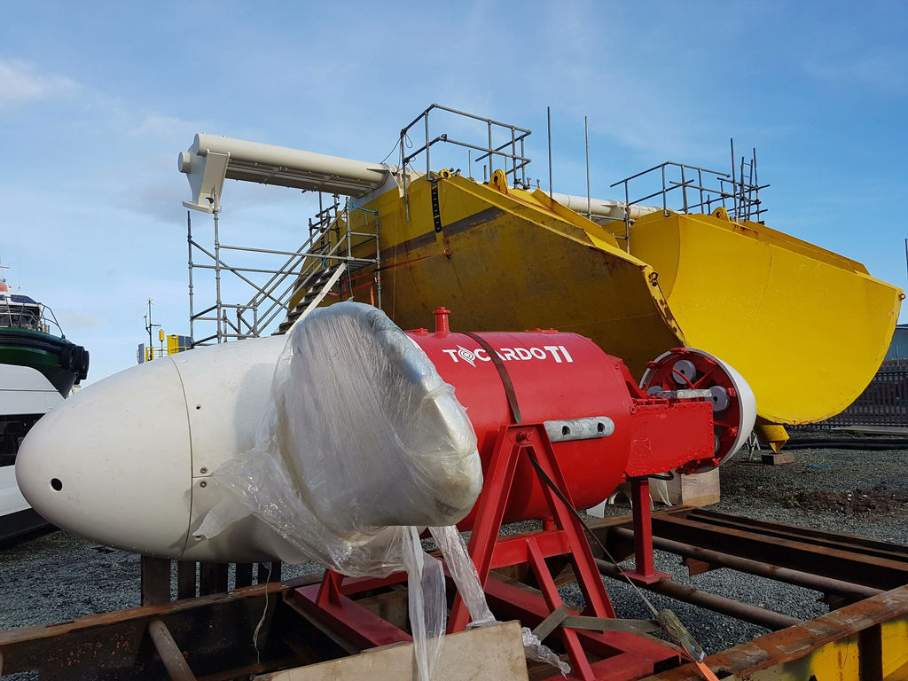 Tocardo's T1 tidal turbine next to Subhub platform (Courtesy of QED Naval)