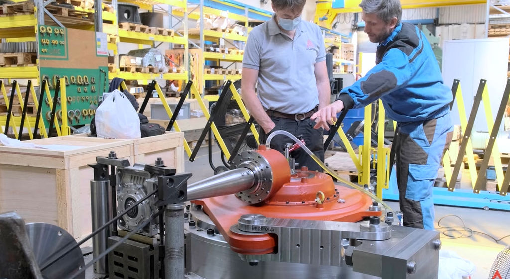 The factory acceptance testing of the actuator mechanism (Screenshot/Video by SIMEC Atlantis)