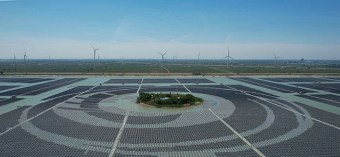 The 320MW floating solar plant built near onshore wind farm (Courtesy of Huaneng Power International)
