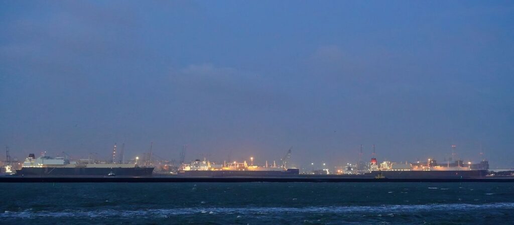 Spotted: 3 LNG carriers meet in the Port of Rotterdam
