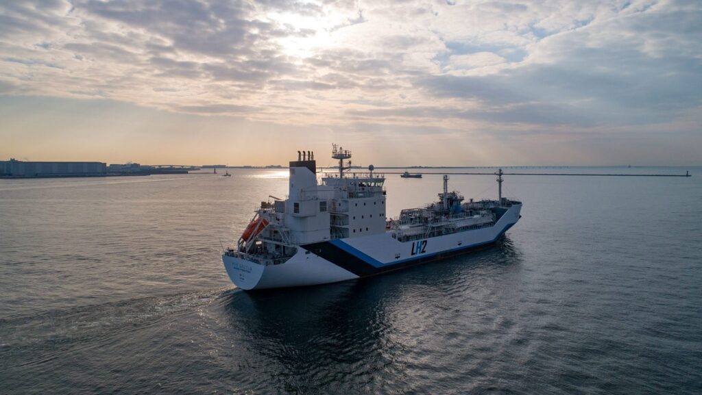 World’s 1st liquid hydrogen carrier Suiso Frontier picks up maiden cargo