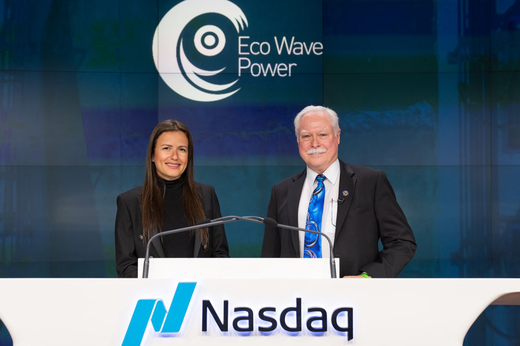 L to R: Inna Bravermann – CEO of Eco Wave Power, and Robert J. Karabinchak (Courtesy of Eco Wave Power)